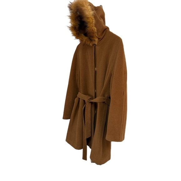 Wool Coat with Rabbit Fur Trim - Picture 5 of 12